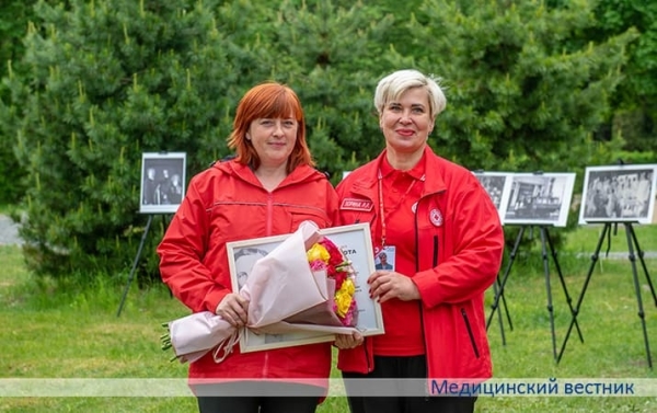 
        Раскошныя гартэнзіі ў гонар медыцынскіх сясцёр			    