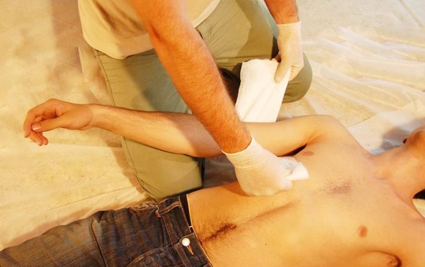 
        Первая помощь при острой кровопотере и травматическом шоке			    