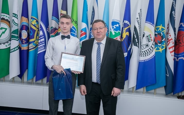 
        Наградили лучших студентов и учащихся			    