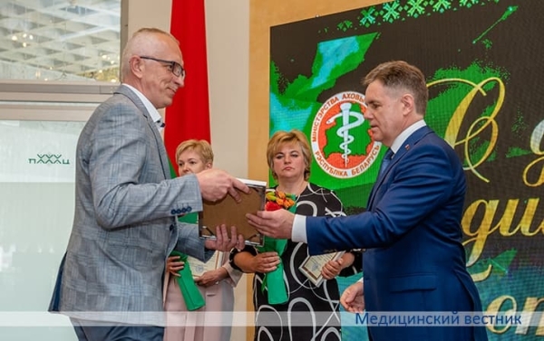 
        На них равняются пришедшие в профессию или выбирающие эту стезю			    