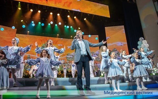 
        На них равняются пришедшие в профессию или выбирающие эту стезю			    