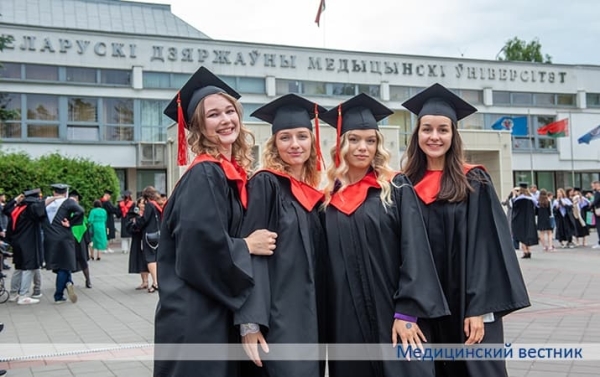 
        В БГМУ прошла торжественная церемония посвящения выпускников в профессию врача и провизора «Гиппократ — 2023»			    