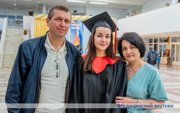 
        В БГМУ прошла торжественная церемония посвящения выпускников в профессию врача и провизора «Гиппократ — 2023»			    