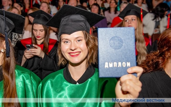 
        В БГМУ прошла торжественная церемония посвящения выпускников в профессию врача и провизора «Гиппократ — 2023»			    