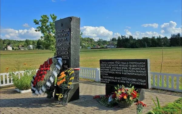 Профсоюз помогает в благоустройстве мемориала вблизи Подгорья
Профсоюз помогает в благоустройстве мемориала вблизи Подгорья