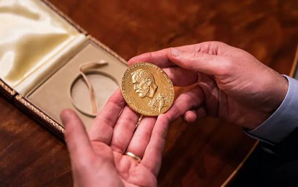 Нобелевская неделя стартовала с вручения премии в области медицины
Нобелевская неделя стартовала с вручения премии в области медицины
