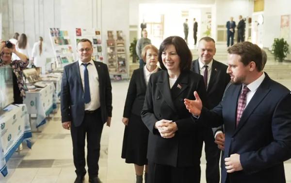 Наталья Кочанова встретилась с руководством, преподавателями и студентами ГомГМУ
Наталья Кочанова встретилась с руководством, преподавателями и студентами ГомГМУ