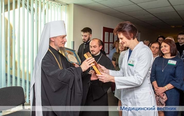 Нужны и помощь, и утешение			     
        Нужны и помощь, и утешение