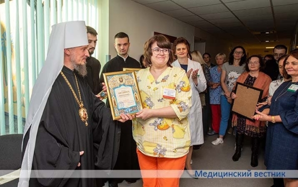 
        Нужны и помощь, и утешение			    