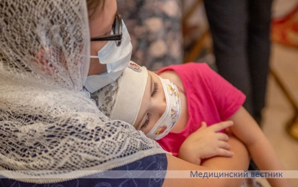 
        В РНПЦ ДОГИ в открытой после ремонта часовне провели освящение фресок и Божественную литургию			    