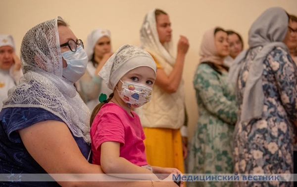 
        В РНПЦ ДОГИ в открытой после ремонта часовне провели освящение фресок и Божественную литургию			    